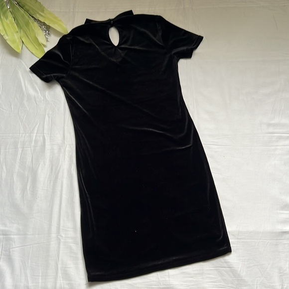 Ambiance Choker Velvet Dress - Picture 5 of 6